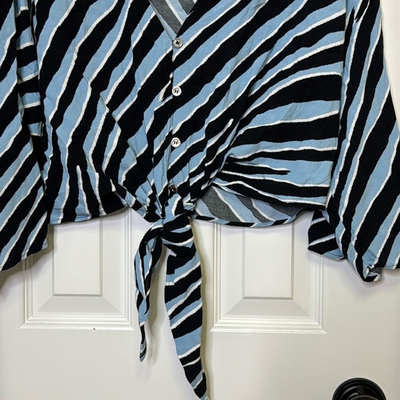 Top Shop Zebra Print Tie Top front size medium - Picture 3 of 6